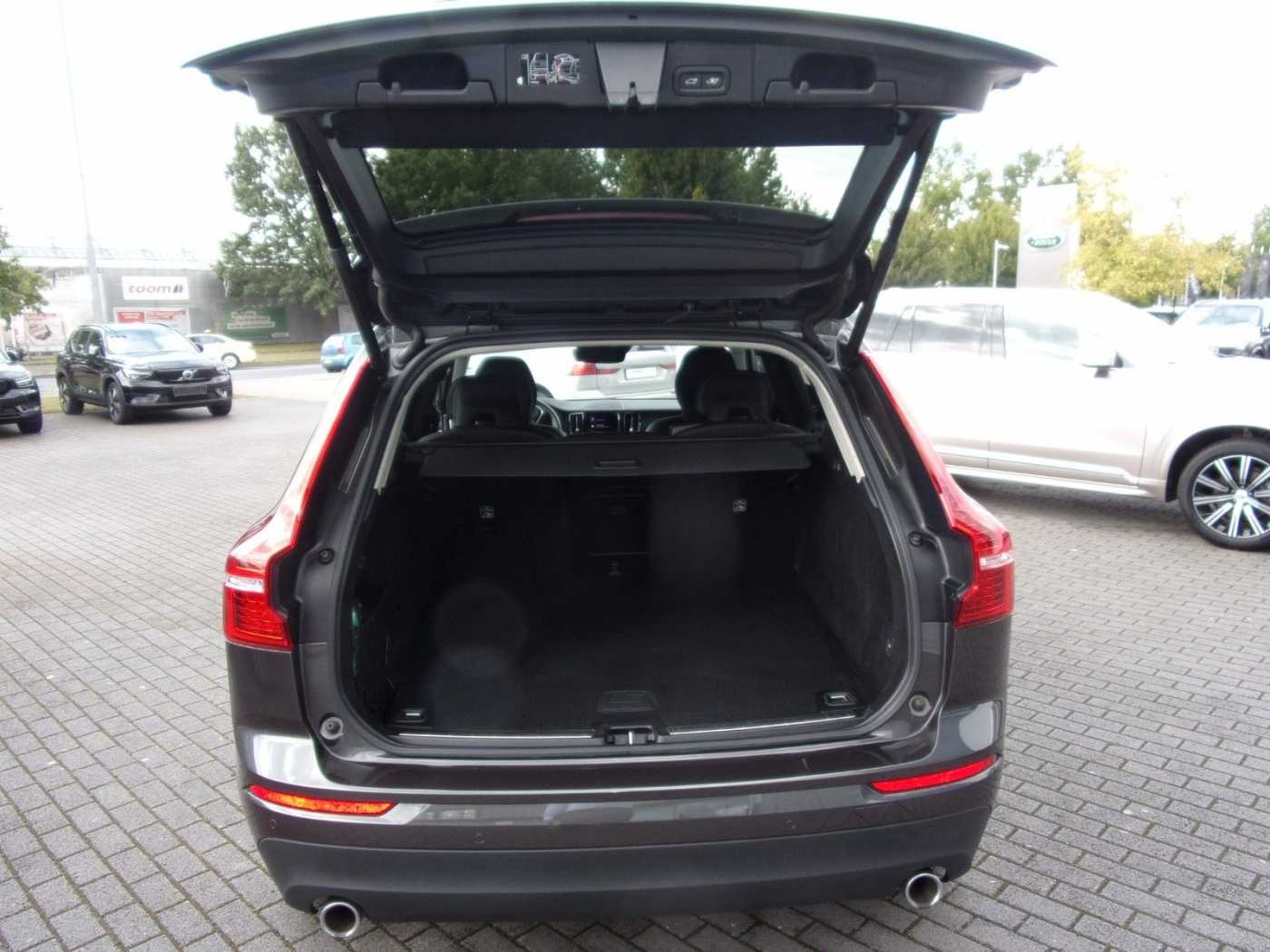 Volvo  B4 Momentum Pro AWD