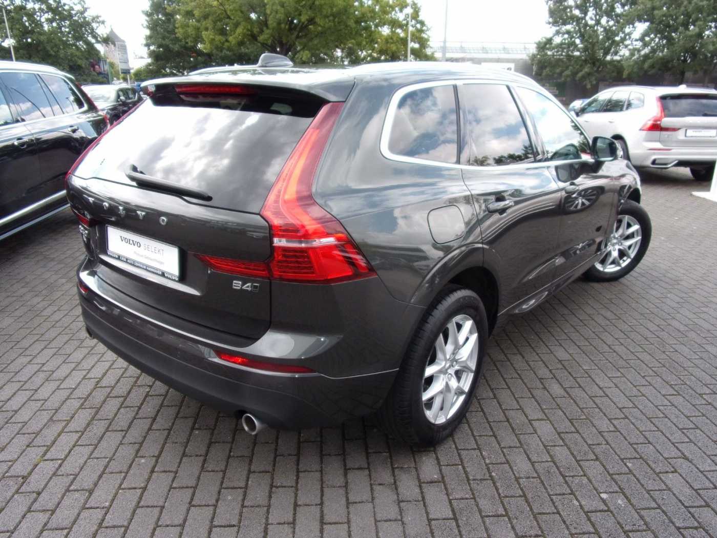 Volvo  B4 Momentum Pro AWD
