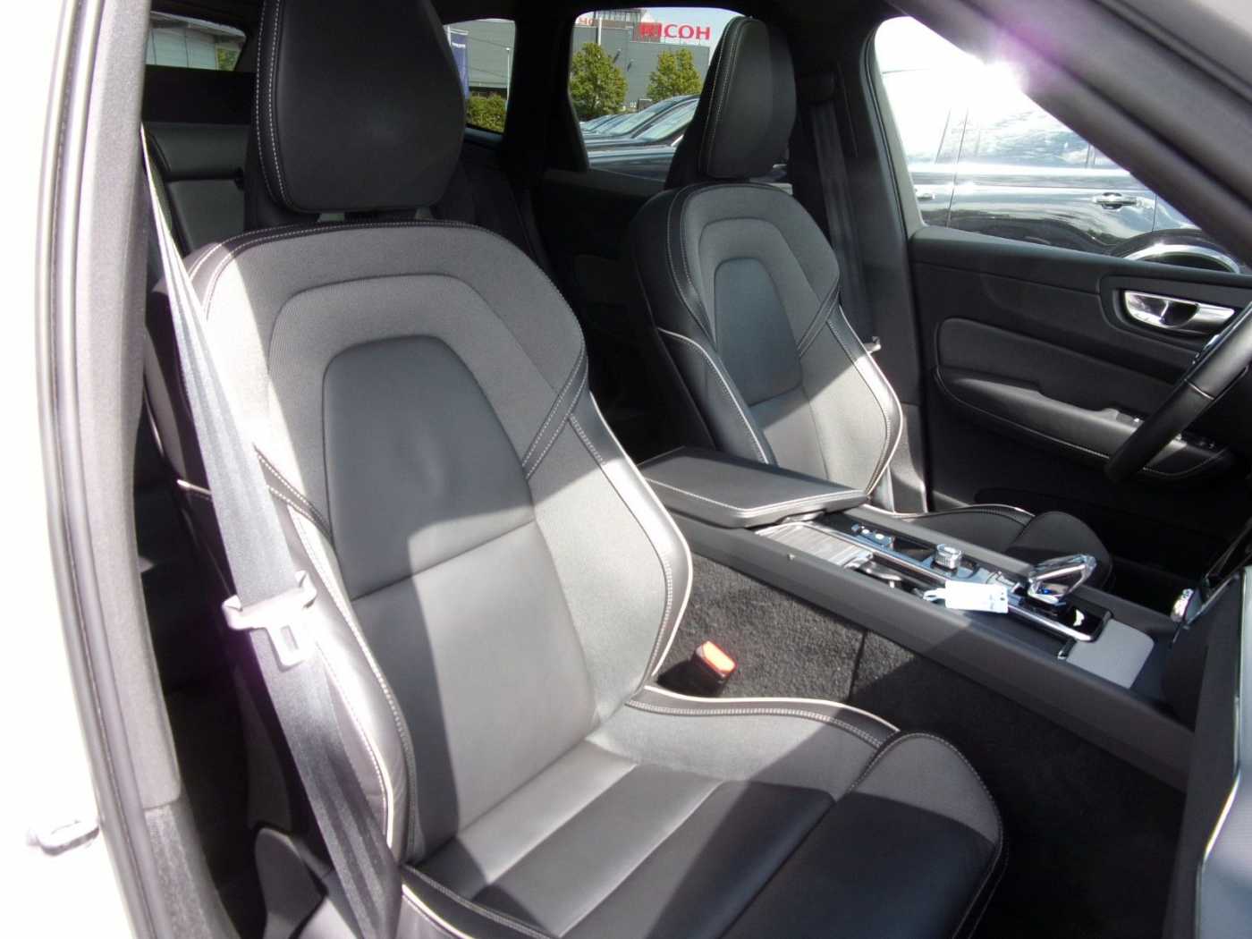 Volvo  B4 Ultimate Dark AWD