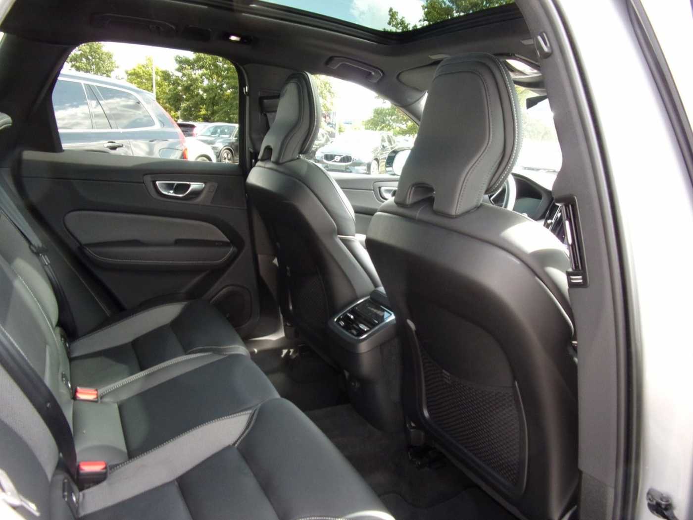 Volvo  B4 Ultimate Dark AWD