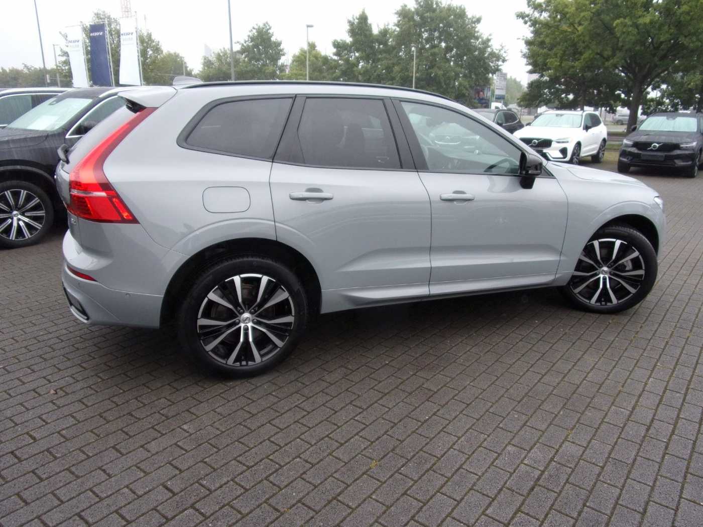 Volvo  B4 Ultimate Dark 2WD