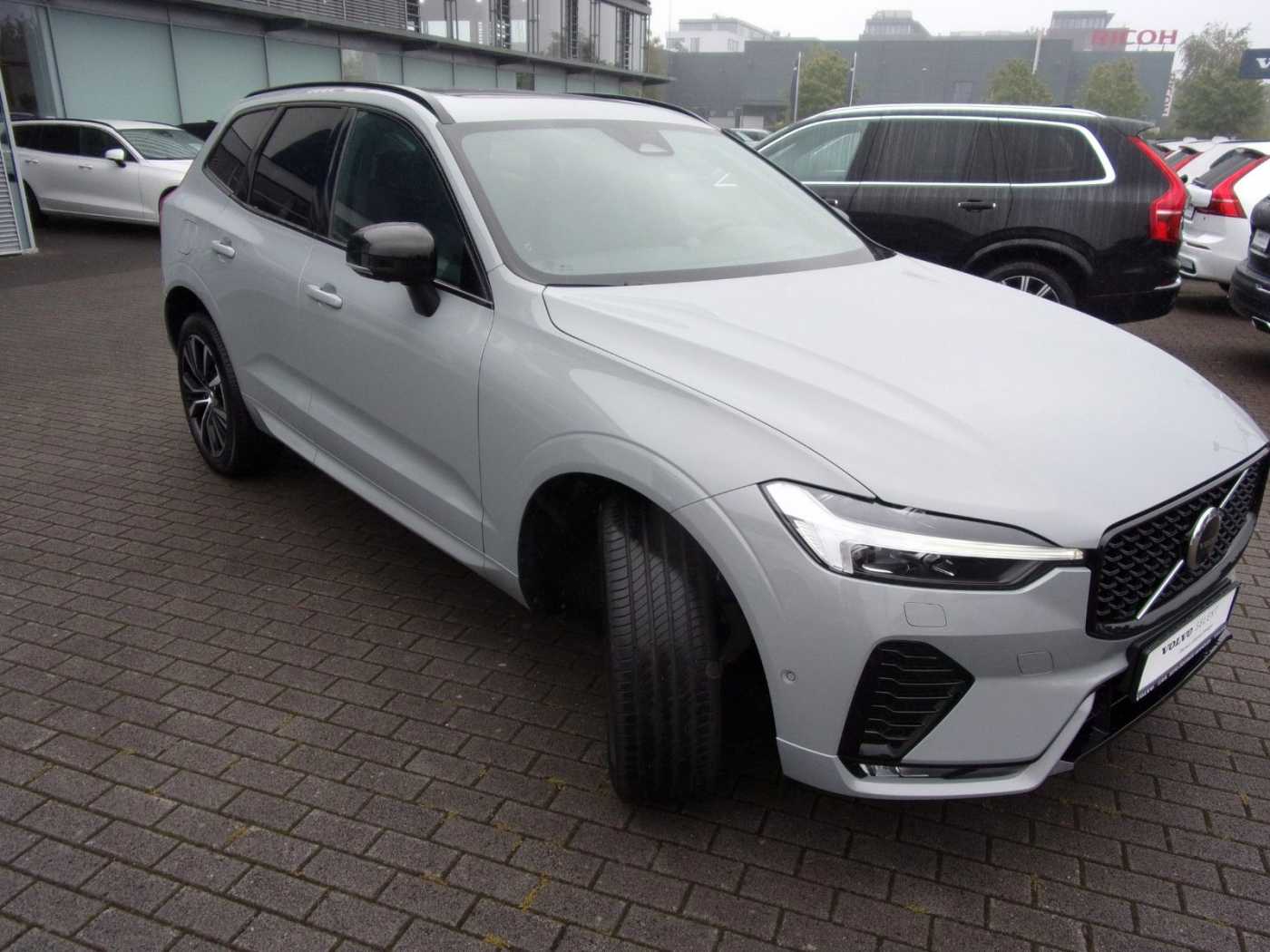 Volvo  B4 Ultimate Dark 2WD