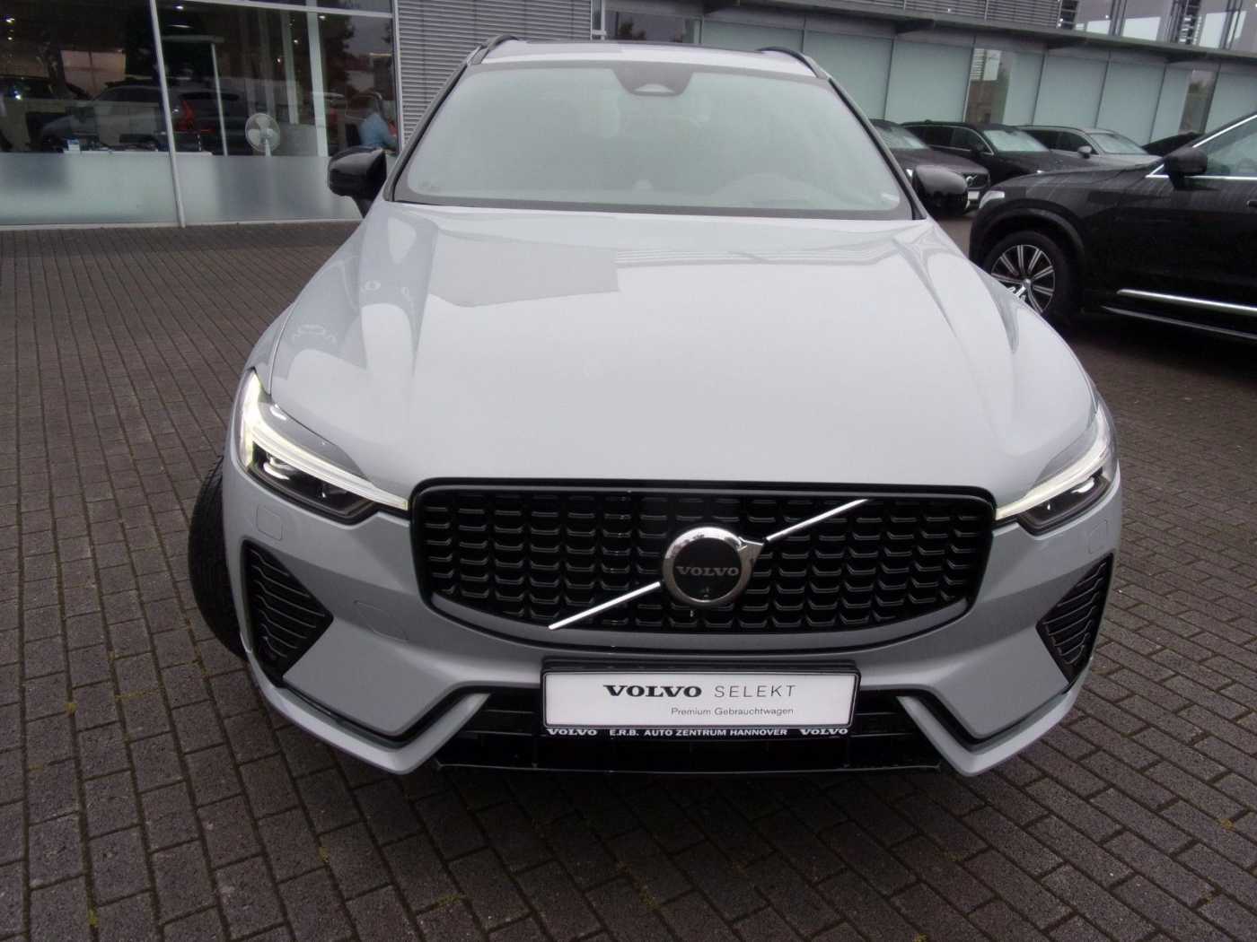 Volvo  B4 Ultimate Dark 2WD