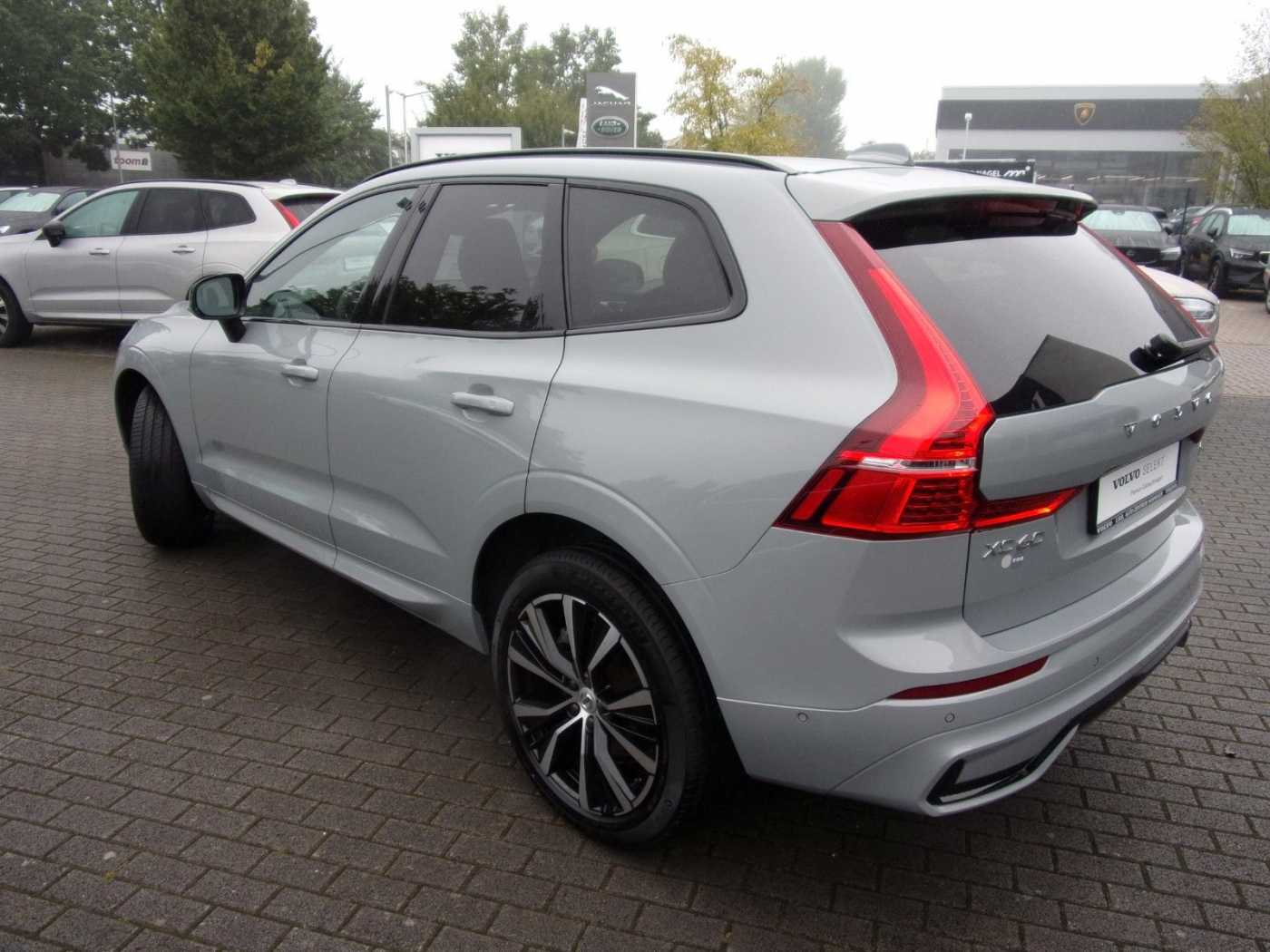 Volvo  B4 Ultimate Dark 2WD