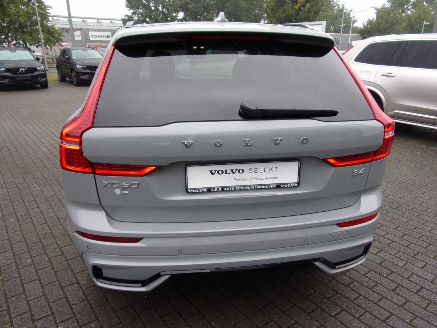 Volvo  B4 Ultimate Dark 2WD