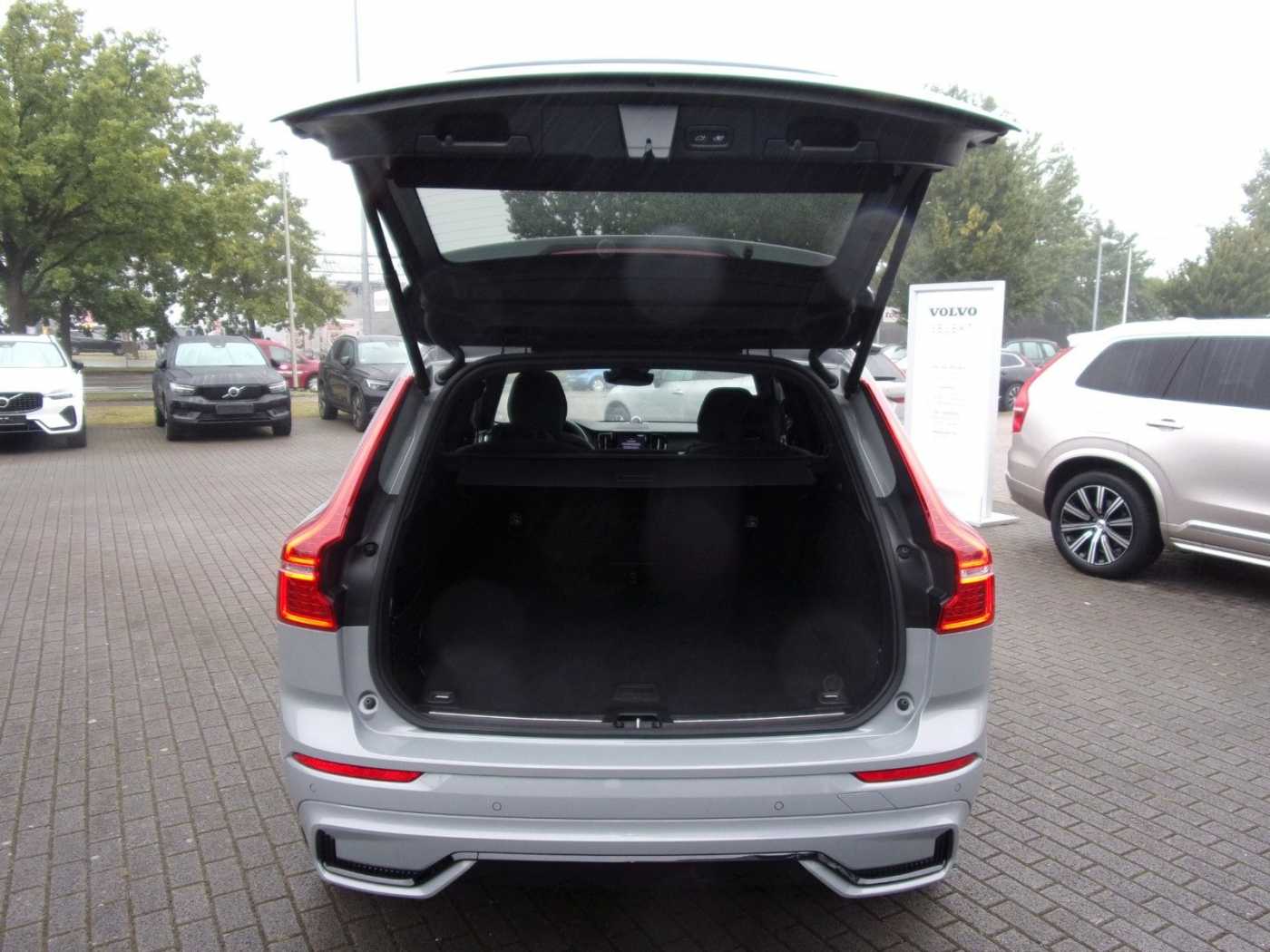 Volvo  B4 Ultimate Dark 2WD