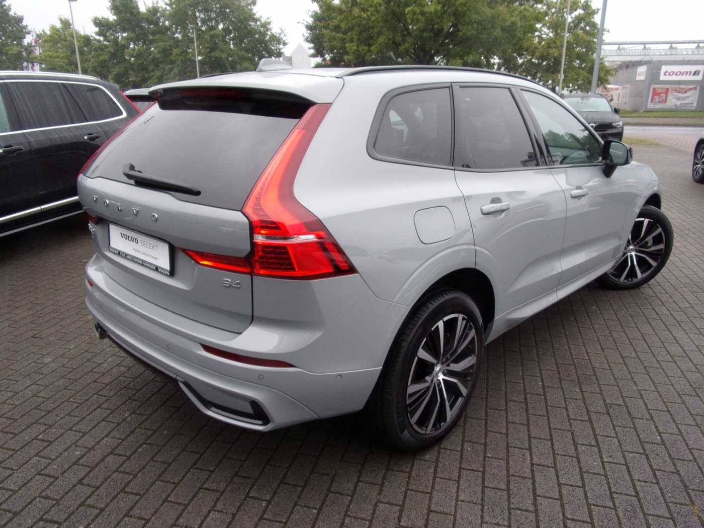 Volvo  B4 Ultimate Dark 2WD