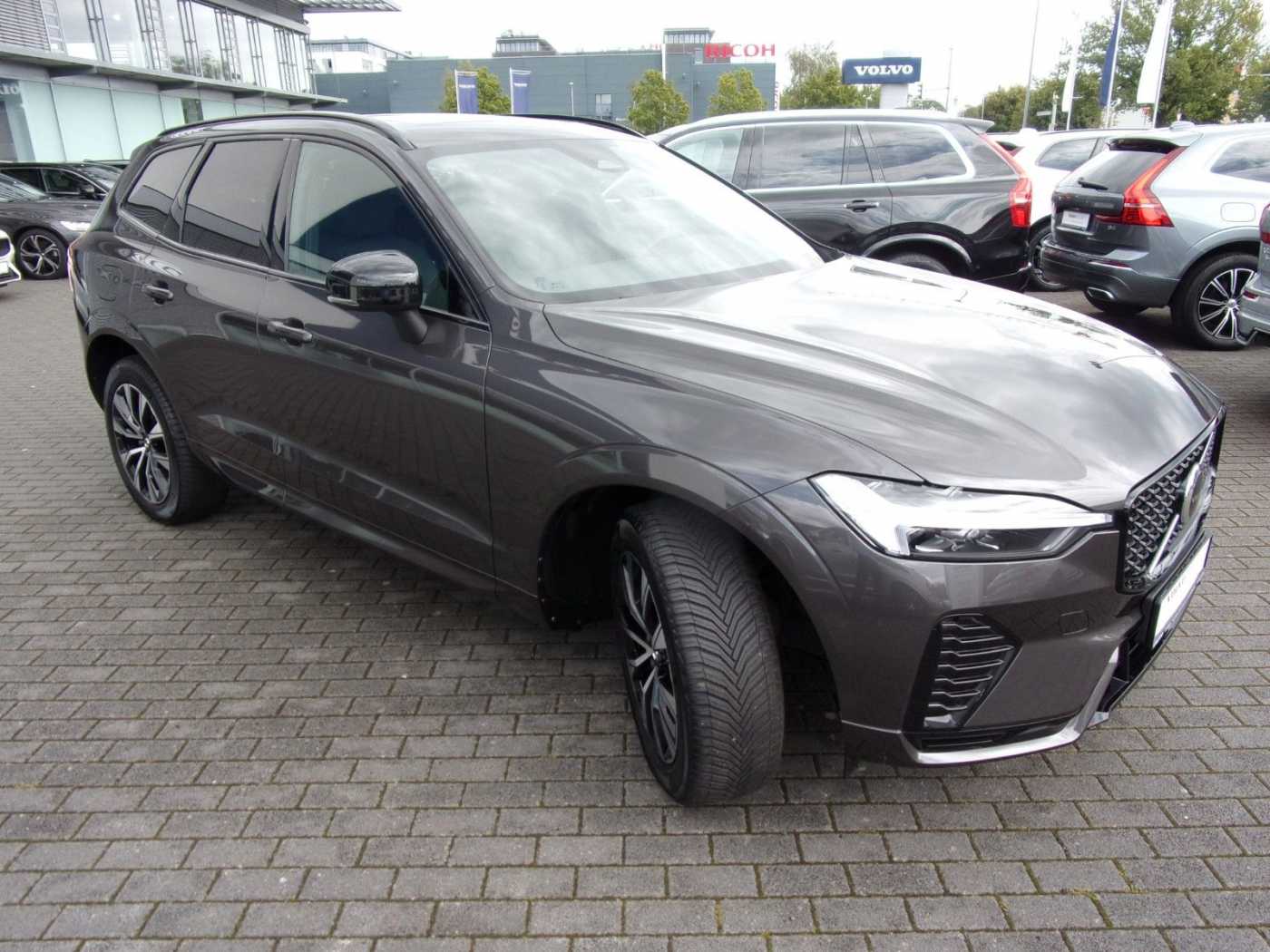 Volvo  B4 Plus Dark Auto