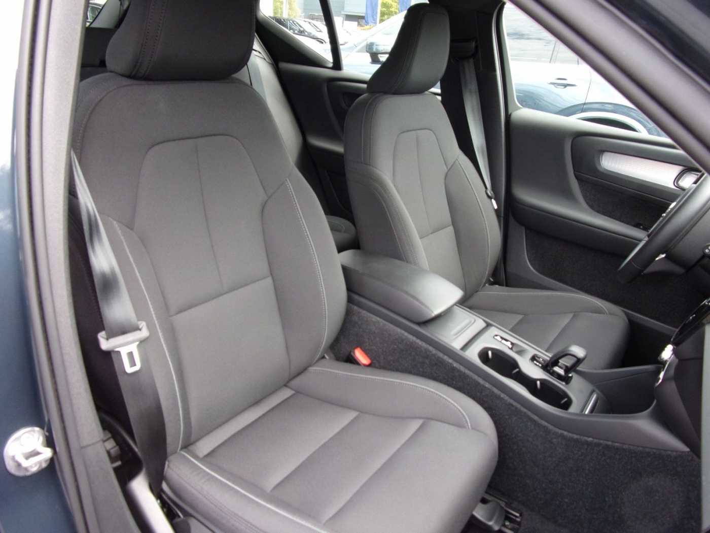 Volvo  T3 Momentum Pro 2WD