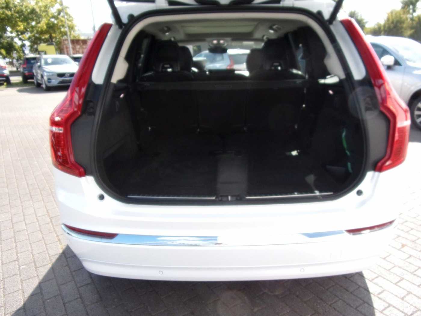 Volvo  Plus Bright AWD