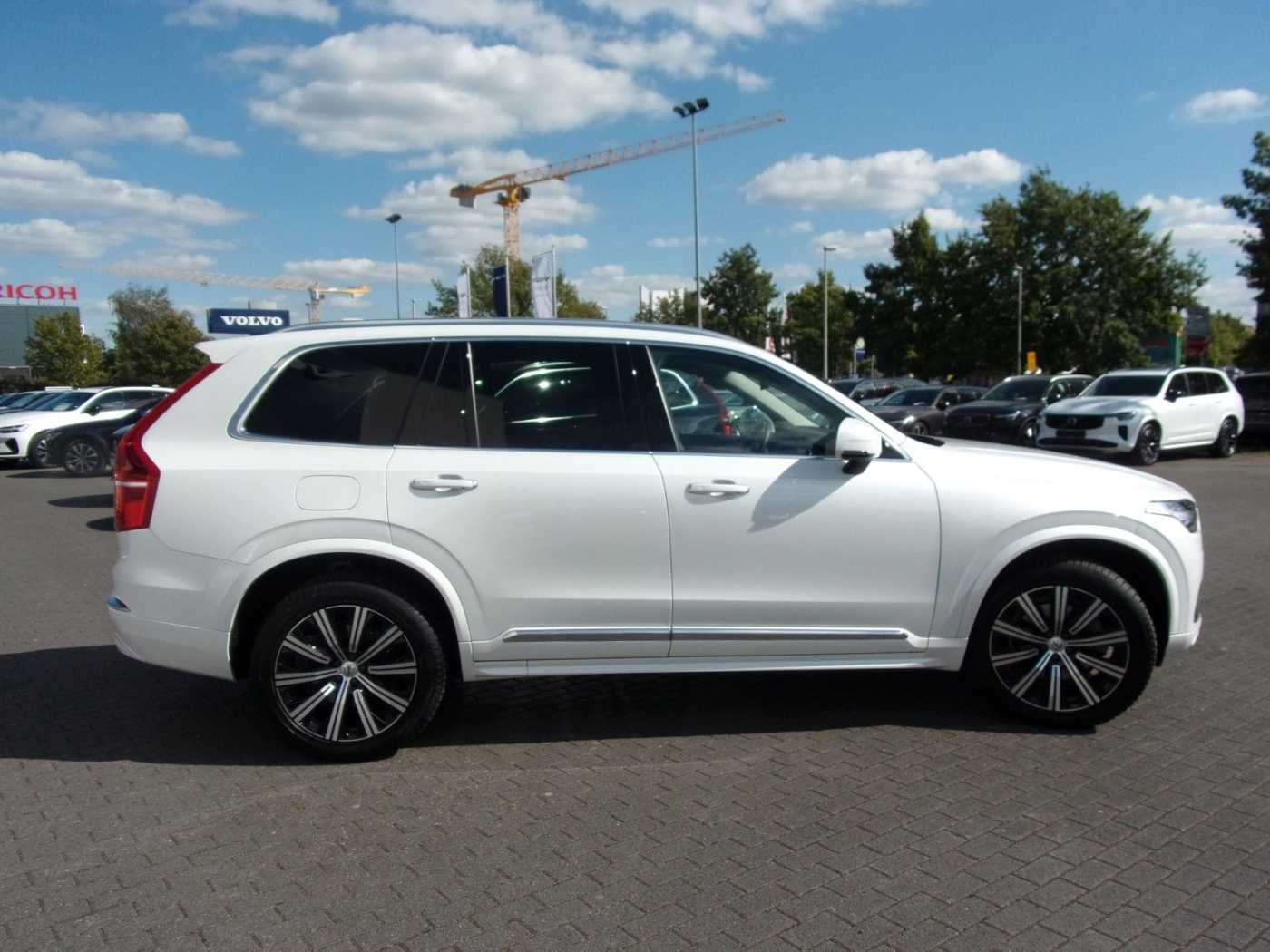 Volvo  Plus Bright AWD