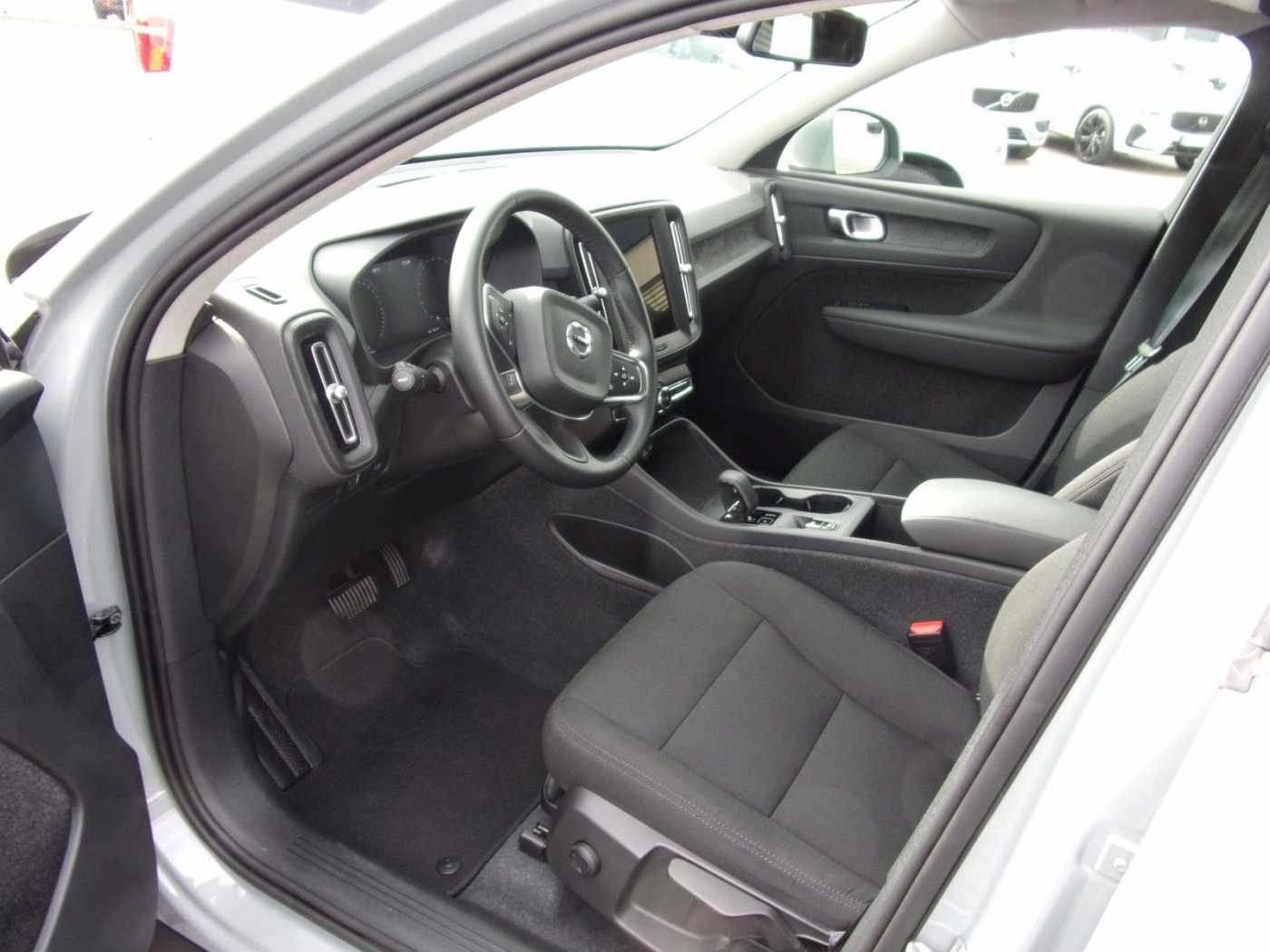 Volvo  T2 Essential 2WD
