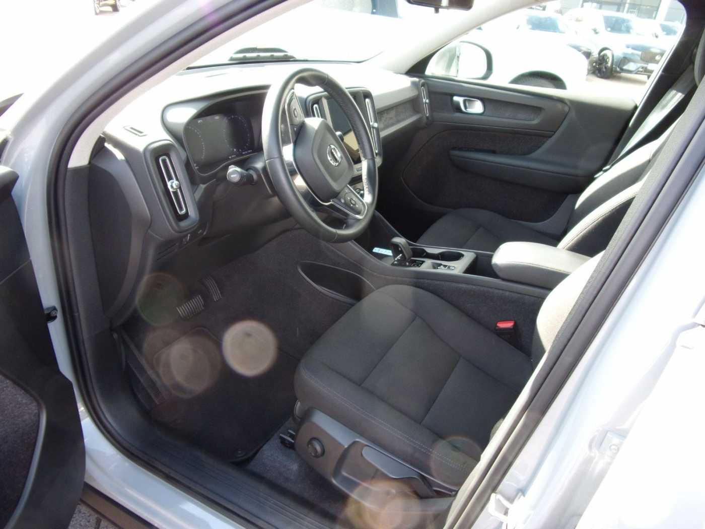 Volvo  T2 Essential 2WD
