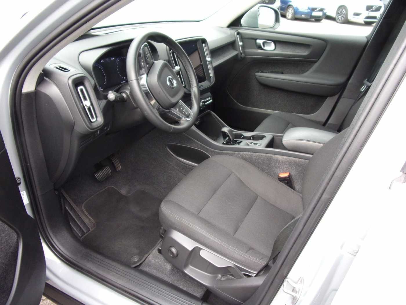 Volvo  T2 Essential 2WD