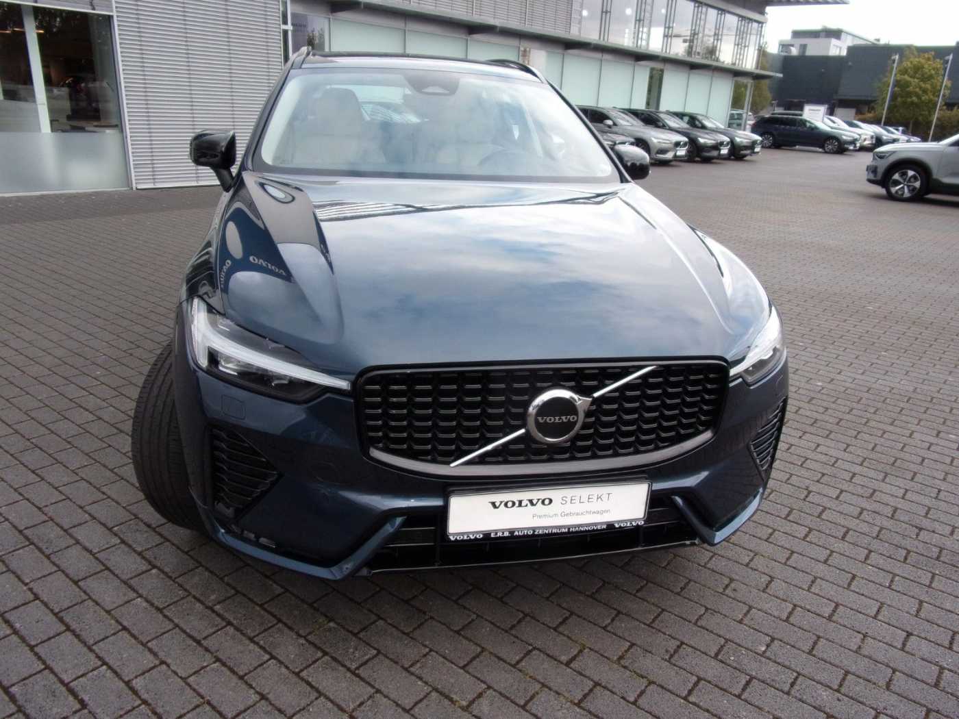 Volvo  B4 Plus Dark AWD