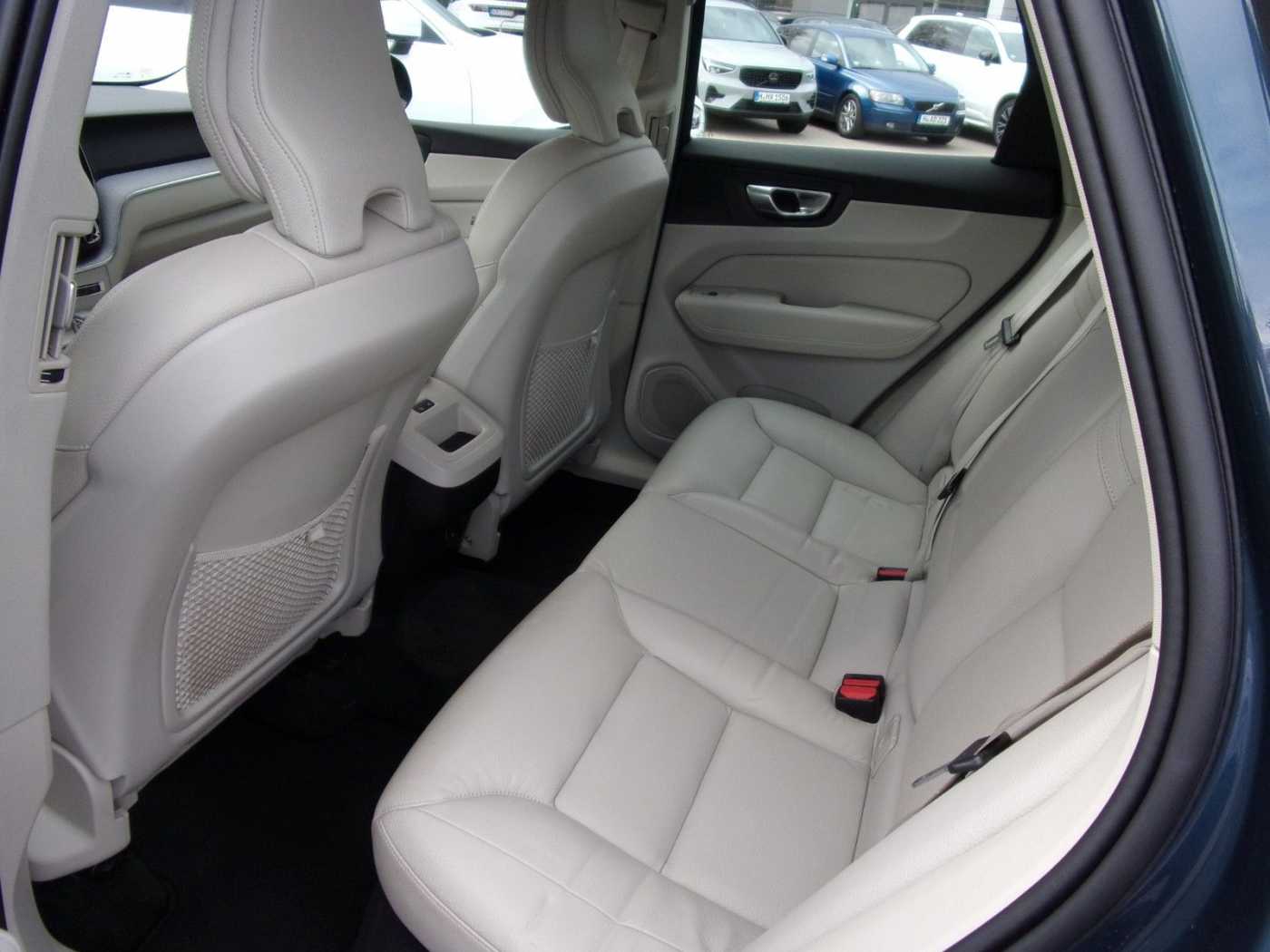 Volvo  B4 Plus Dark AWD