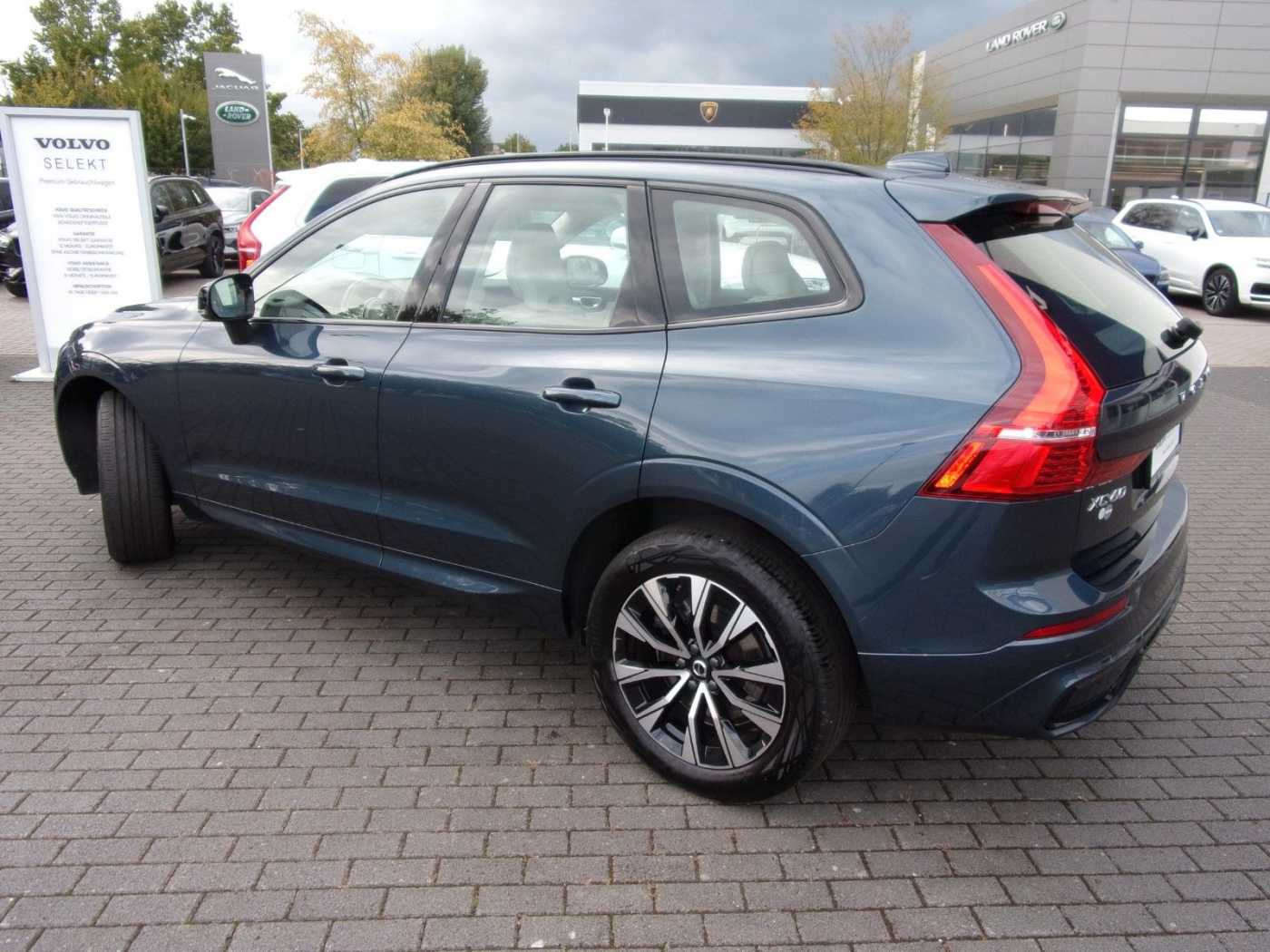 Volvo  B4 Plus Dark AWD