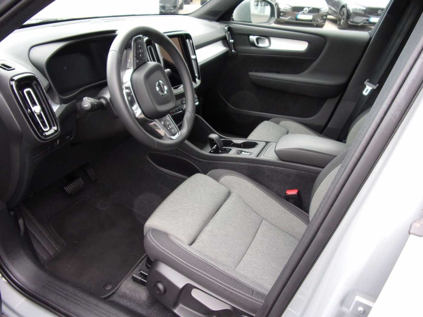 Volvo  T2 Core 2WD