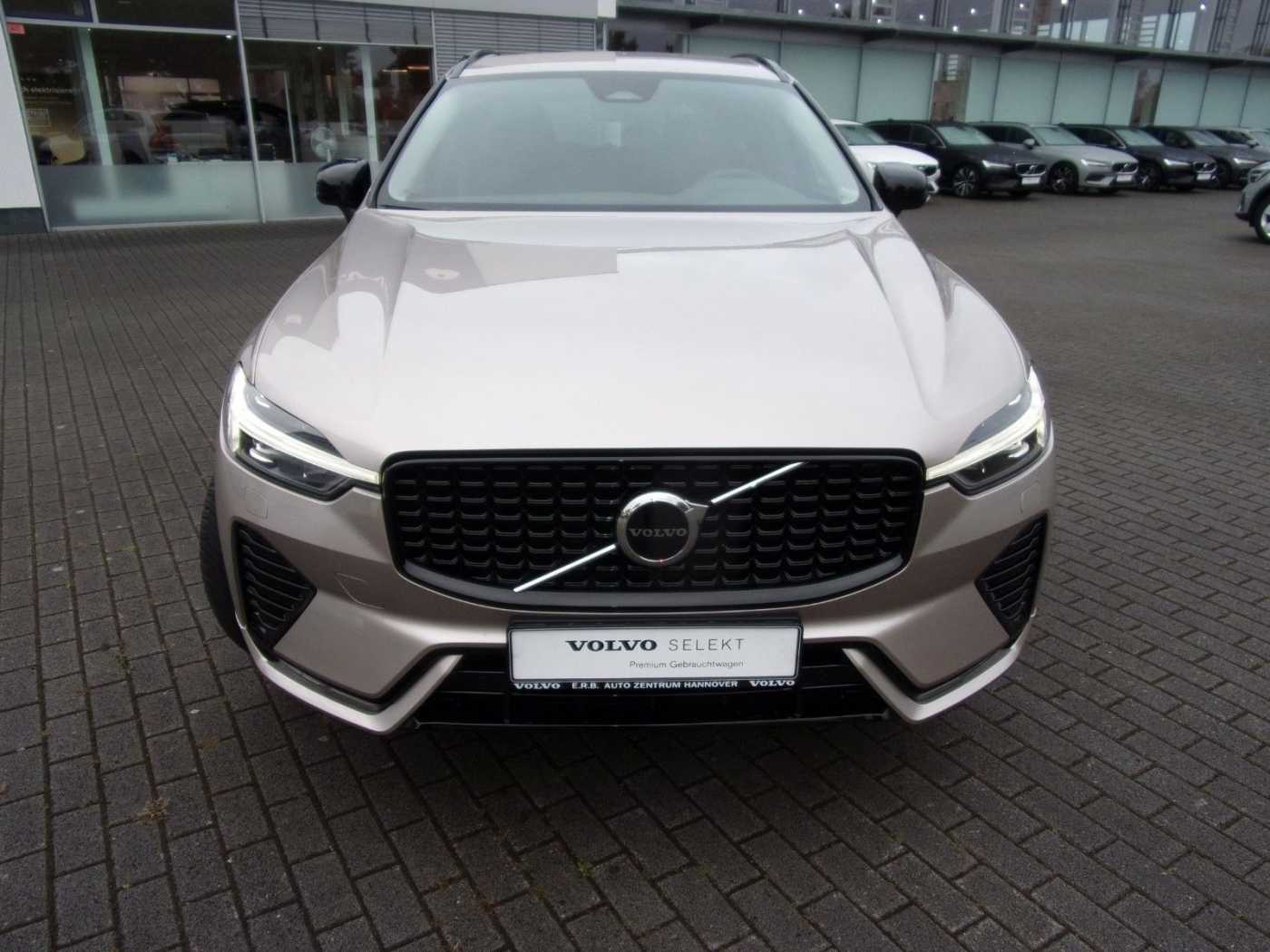 Volvo  B4 Plus Dark 2WD