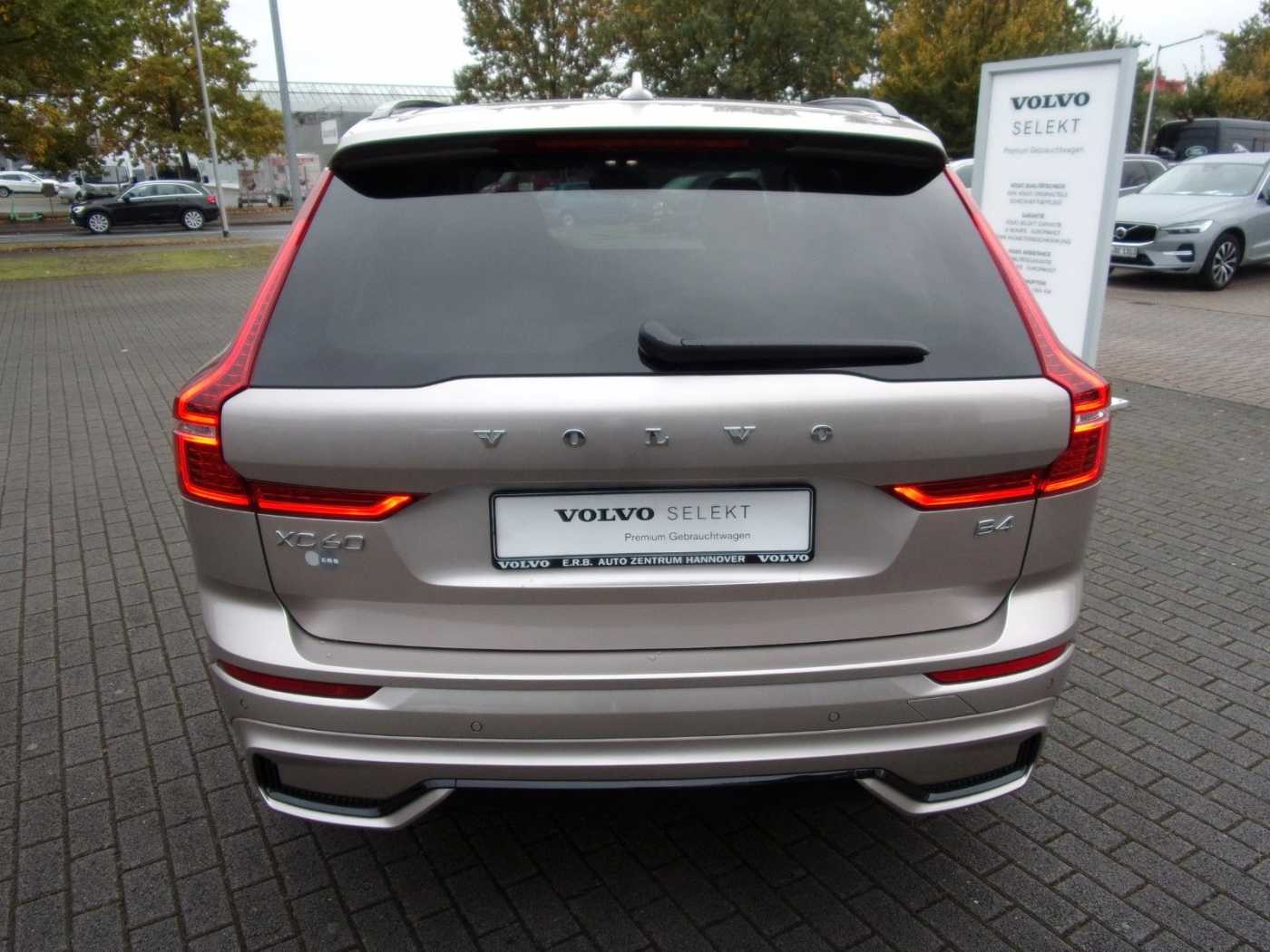 Volvo  B4 Plus Dark 2WD