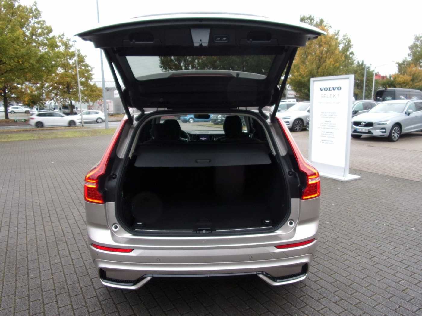 Volvo  B4 Plus Dark 2WD