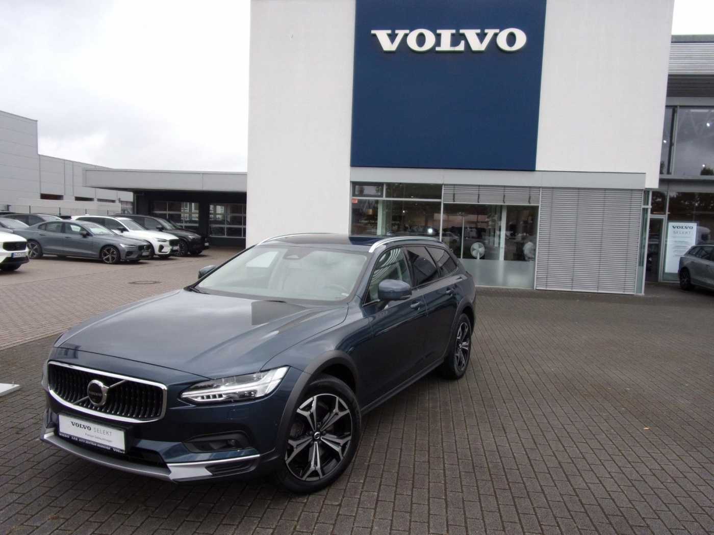 Volvo  B4 Cross Country Pro AWD