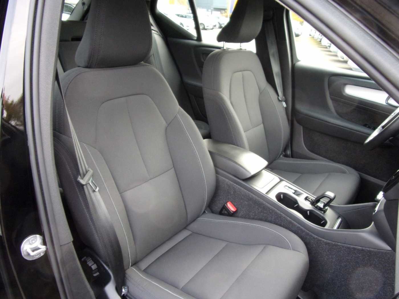 Volvo  T3 Momentum Pro 2WD
