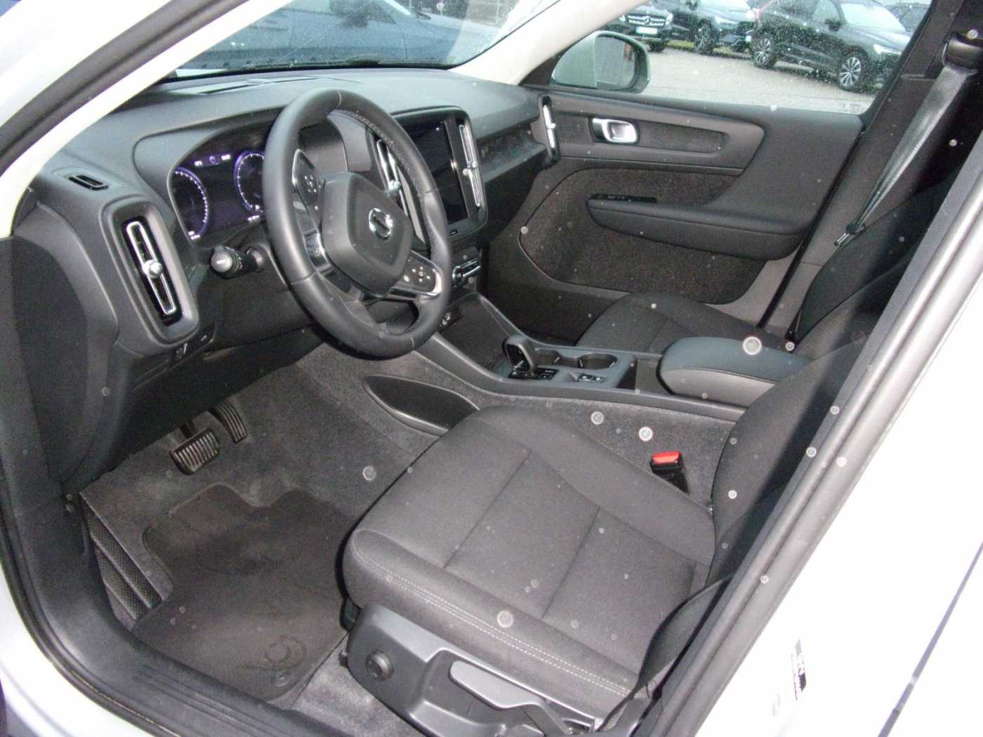 Volvo  T2 Essential 2WD