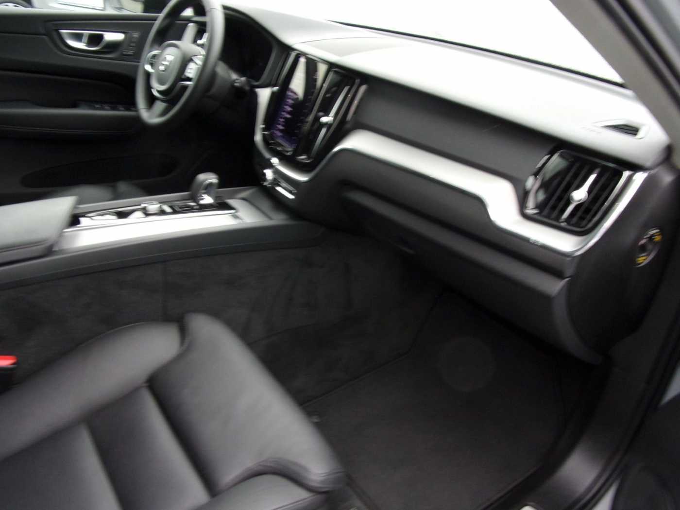 Volvo  B4Plus Dark 2WD