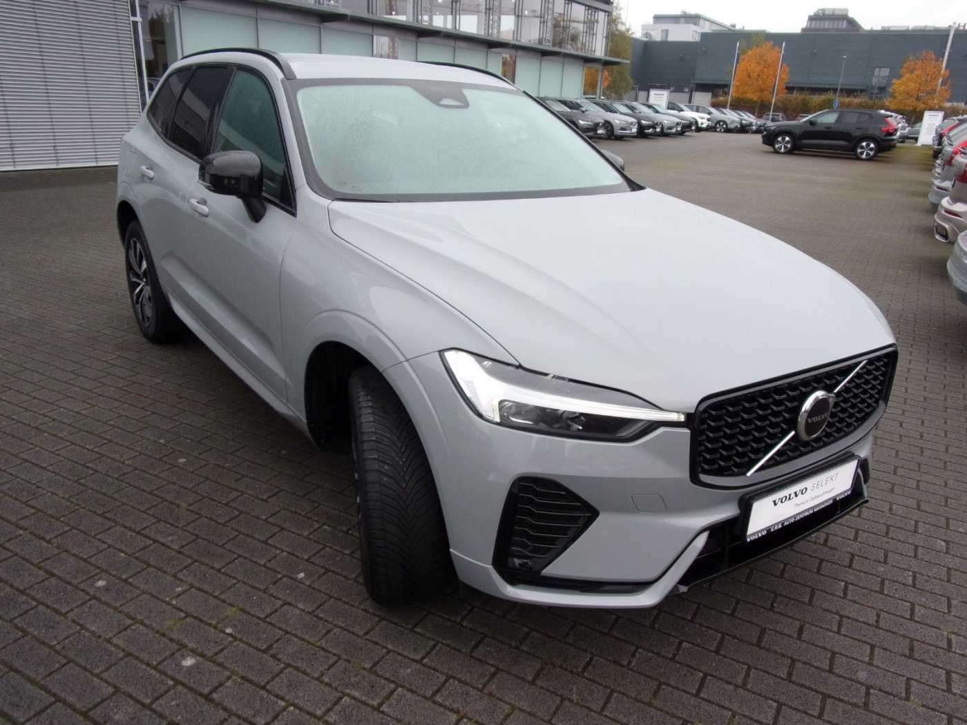 Volvo  B4Plus Dark 2WD