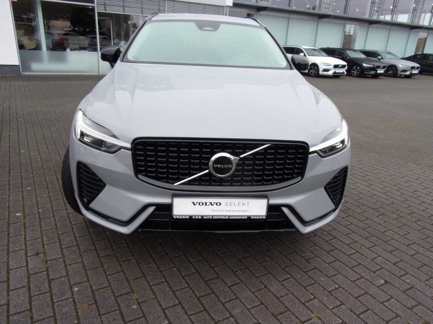 Volvo  B4Plus Dark 2WD