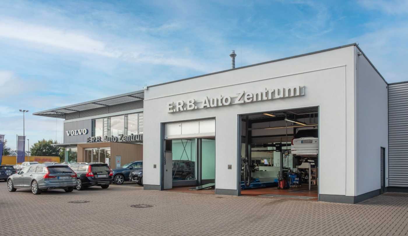 Volvo  B4Plus Dark 2WD