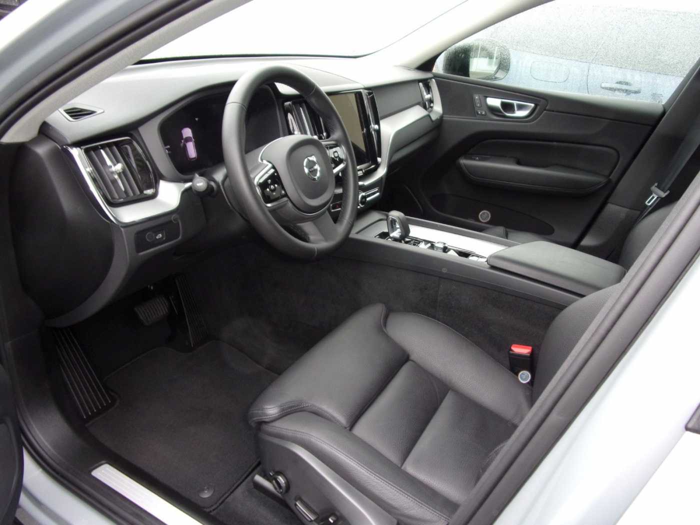 Volvo  B4Plus Dark 2WD