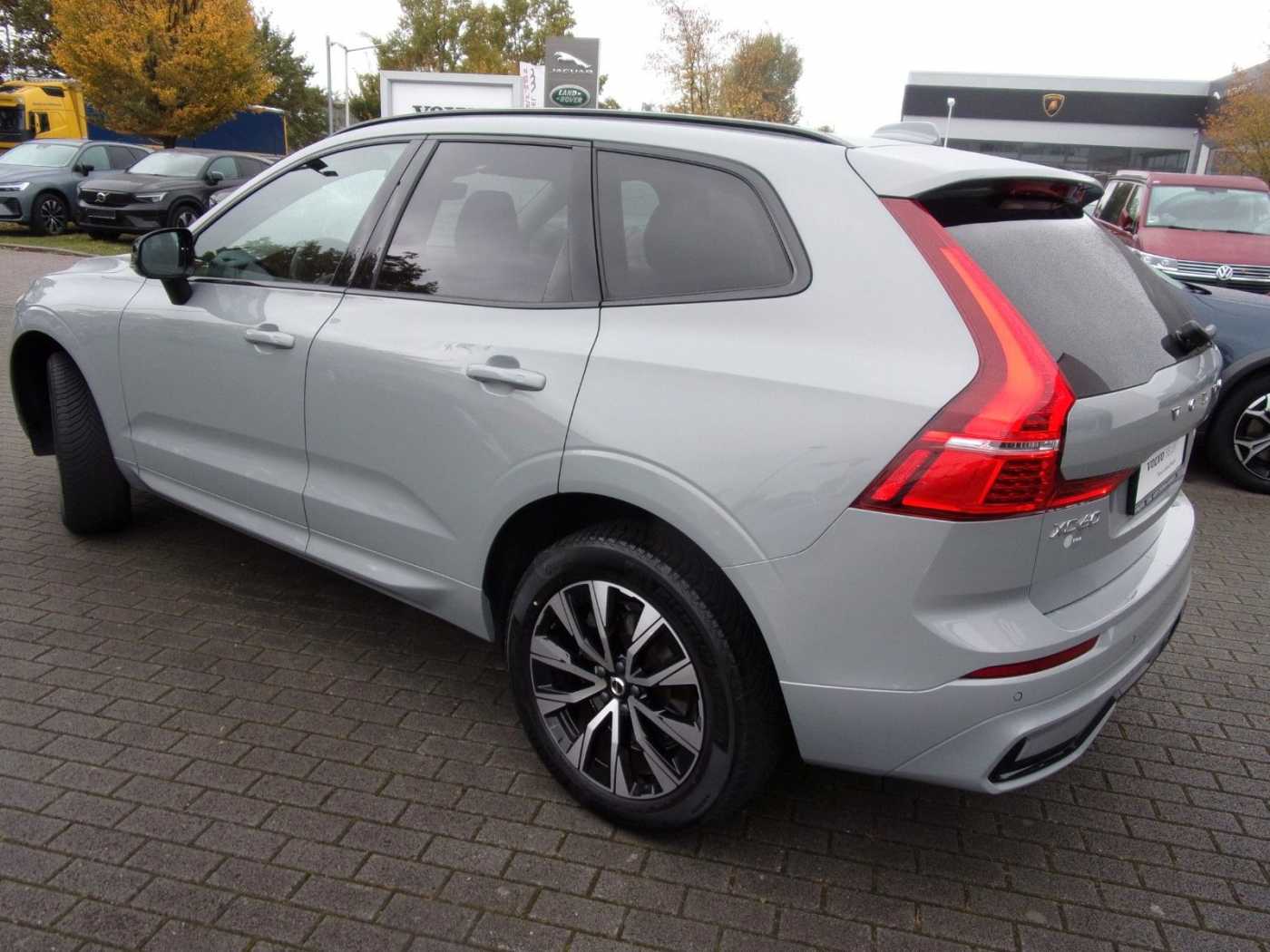 Volvo  B4Plus Dark 2WD