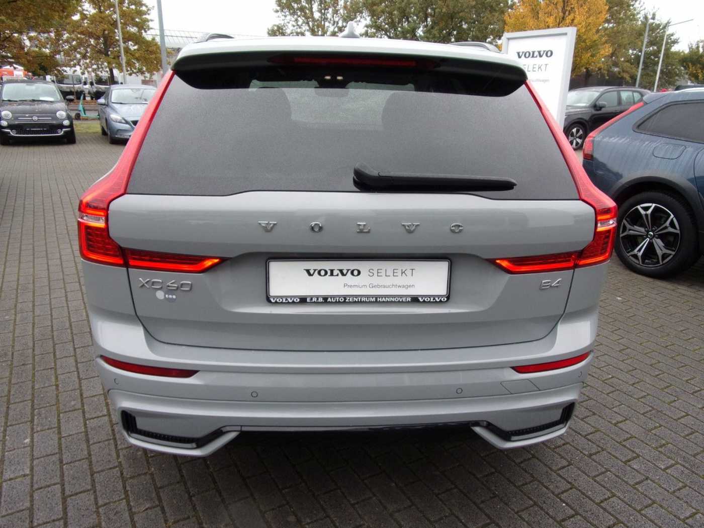 Volvo  B4Plus Dark 2WD