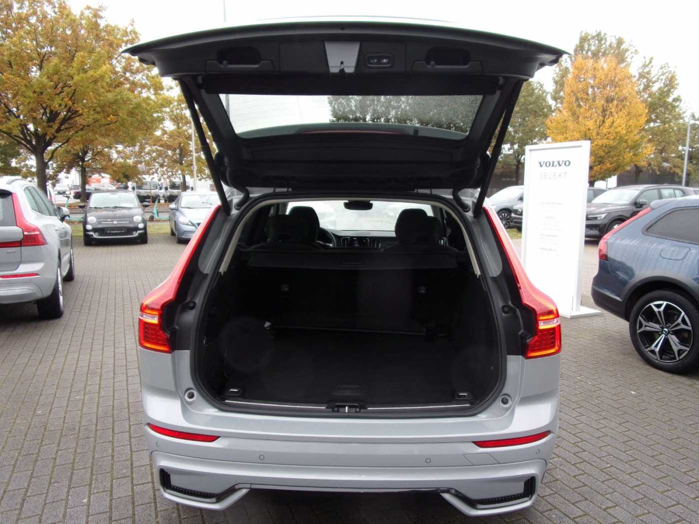 Volvo  B4Plus Dark 2WD