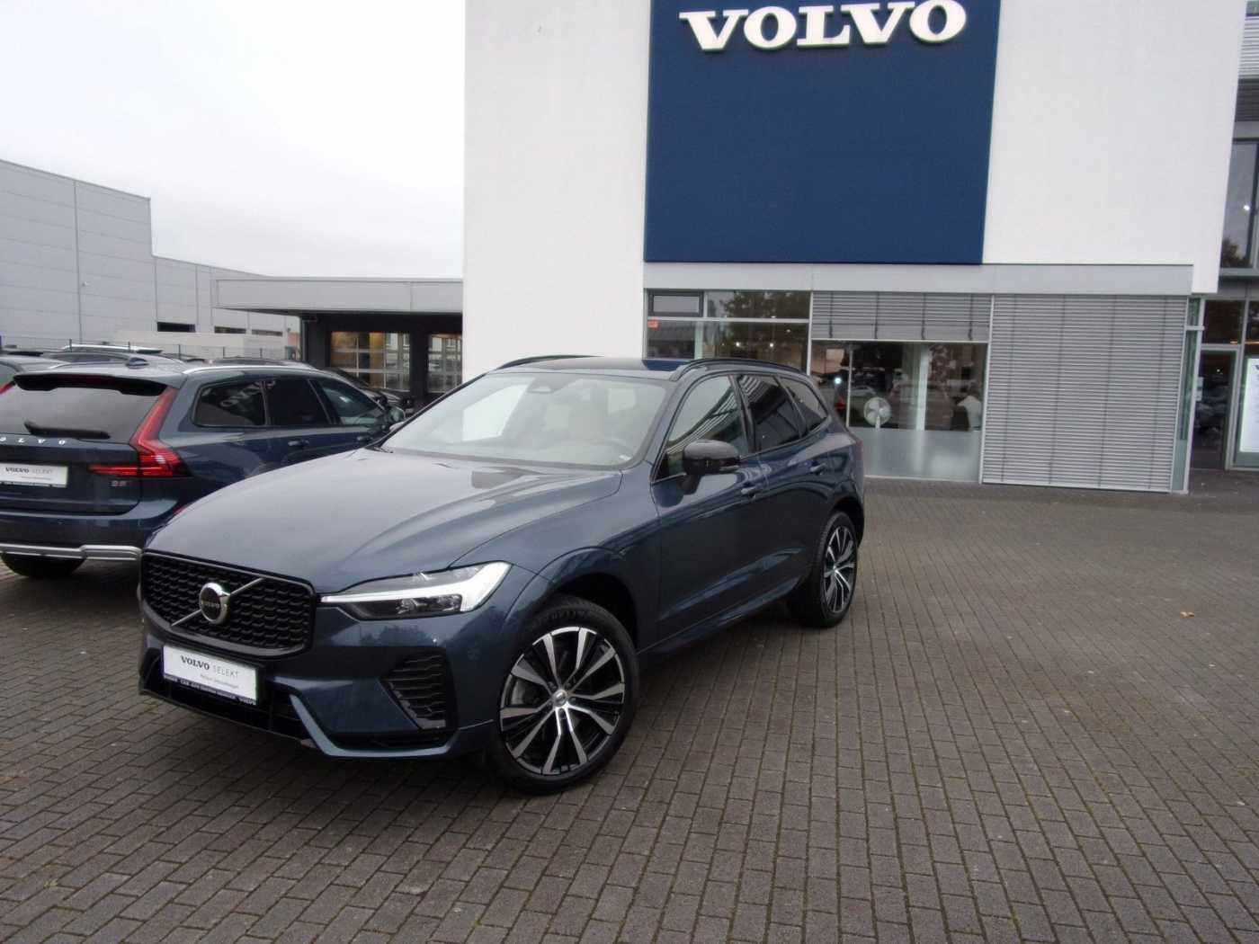 Volvo  B4 Plus Dark 2WD