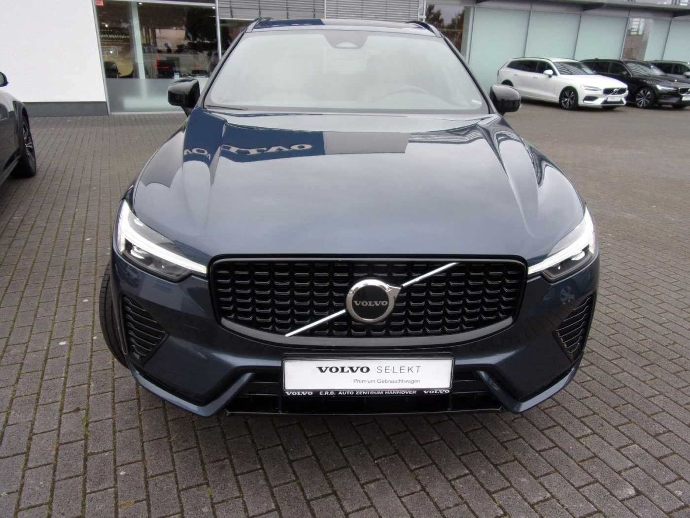 Volvo  B4 Plus Dark 2WD
