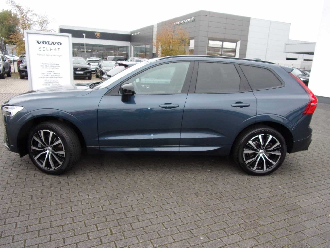 Volvo  B4 Plus Dark 2WD