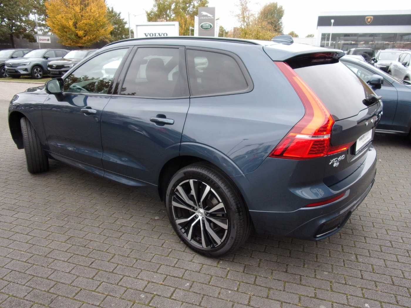 Volvo  B4 Plus Dark 2WD