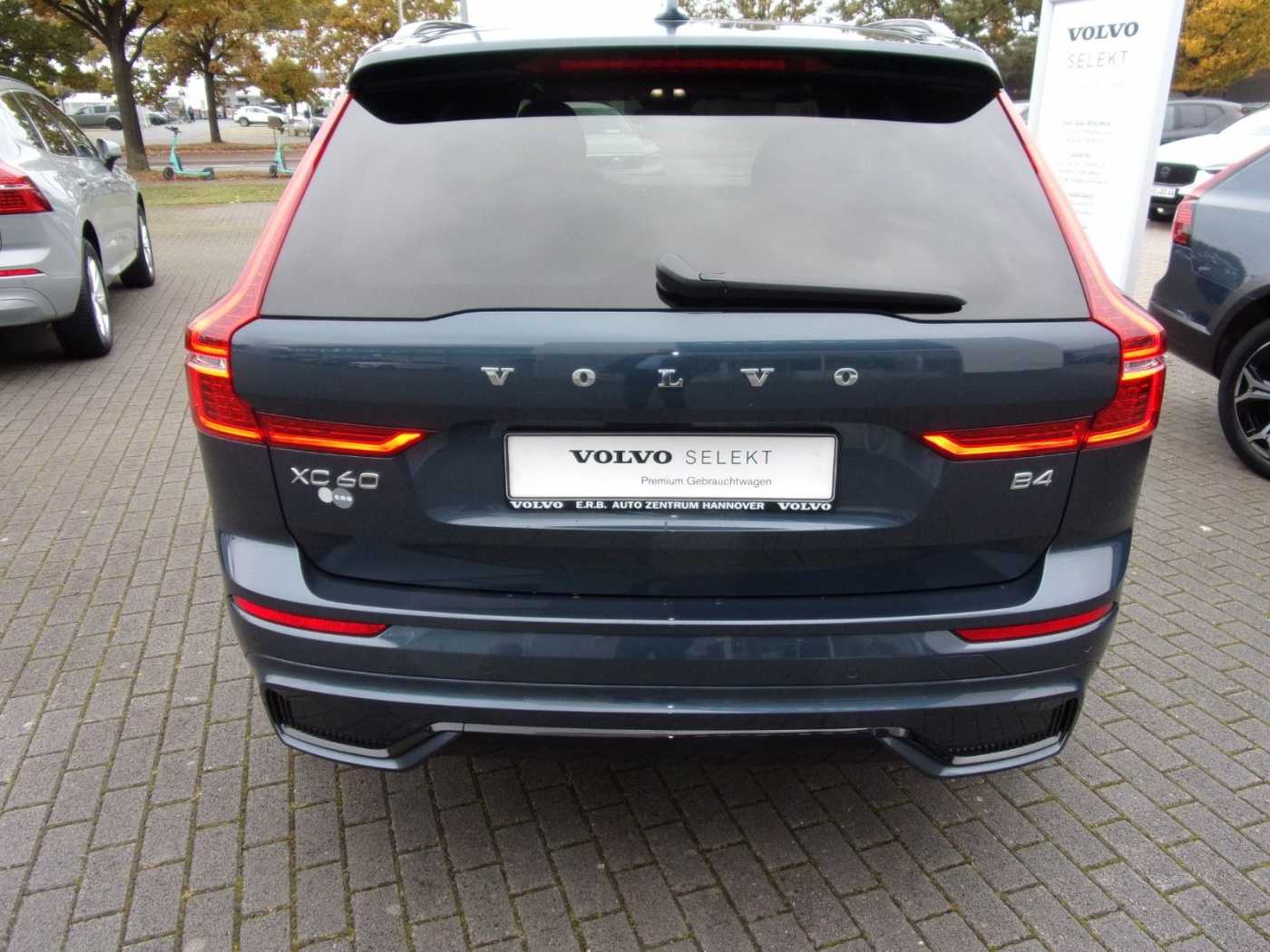 Volvo  B4 Plus Dark 2WD