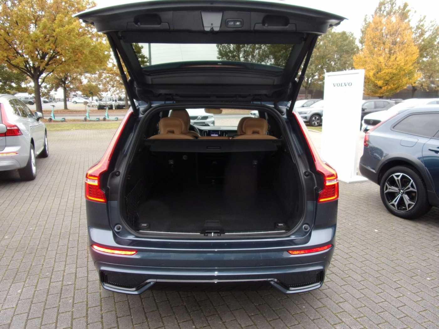 Volvo  B4 Plus Dark 2WD