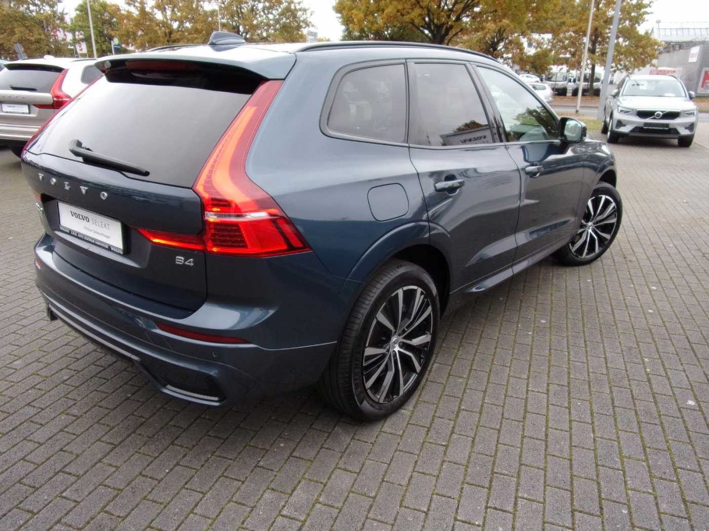 Volvo  B4 Plus Dark 2WD