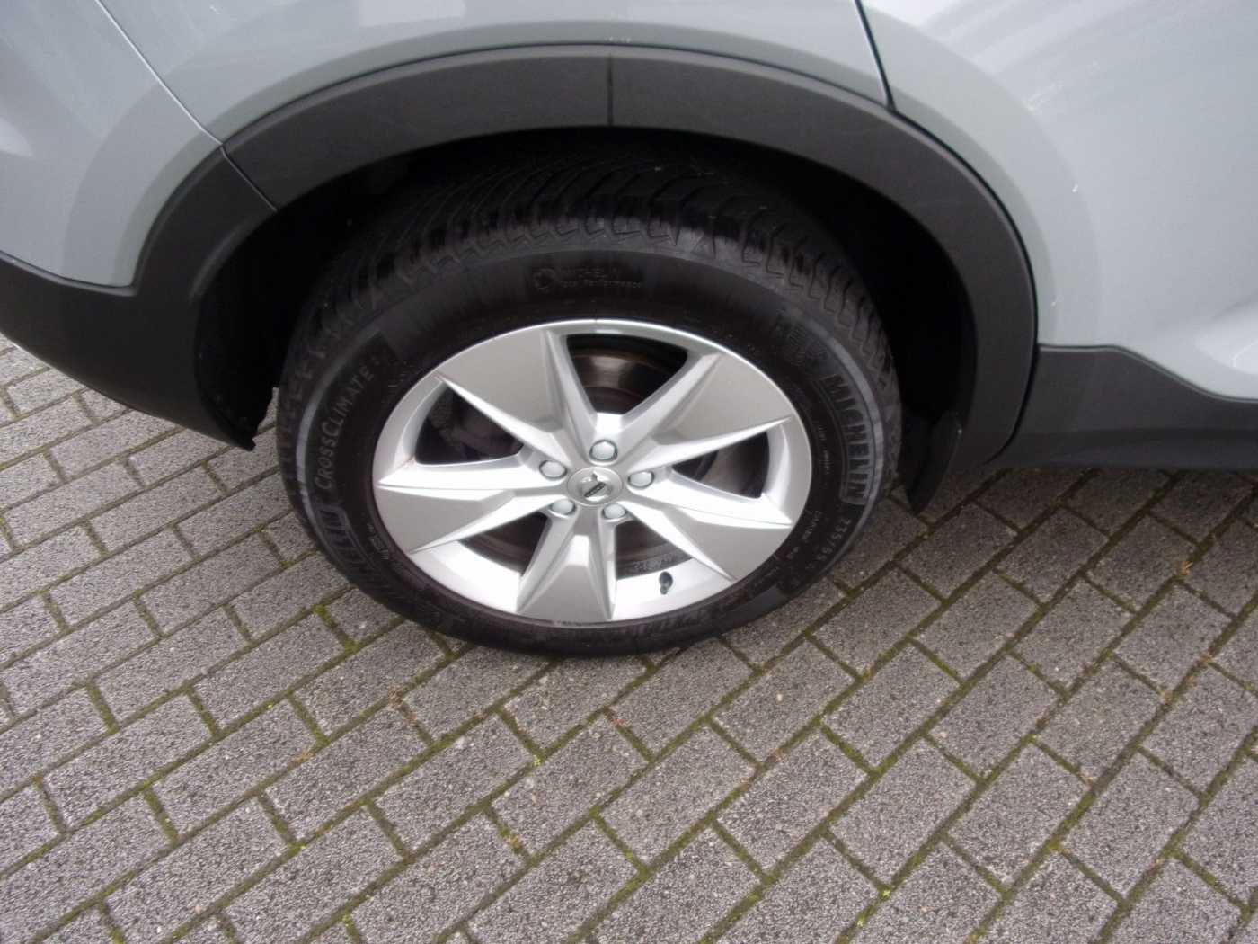 Volvo  T2 Essential 2WD