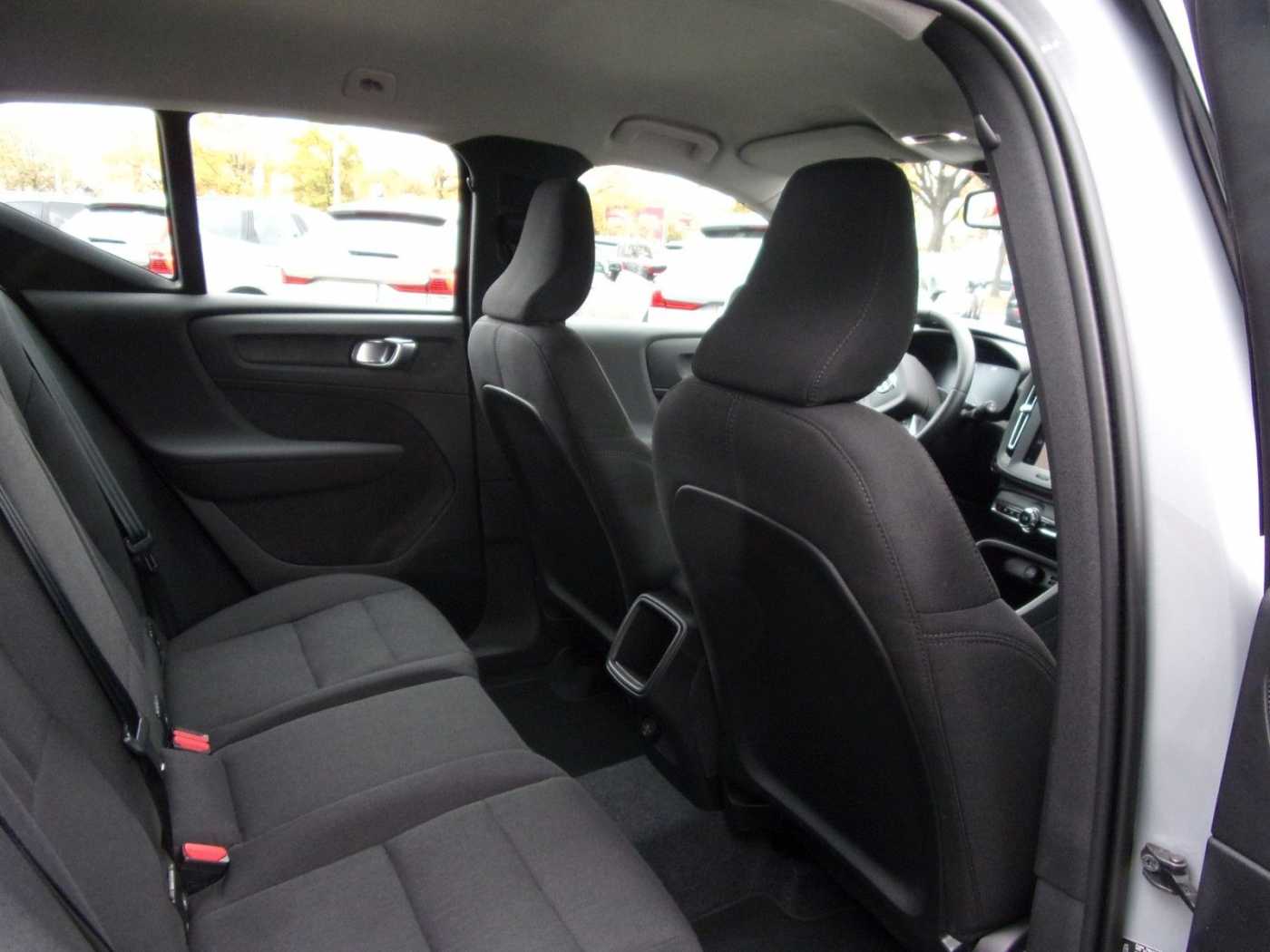 Volvo  T2 Essential 2WD