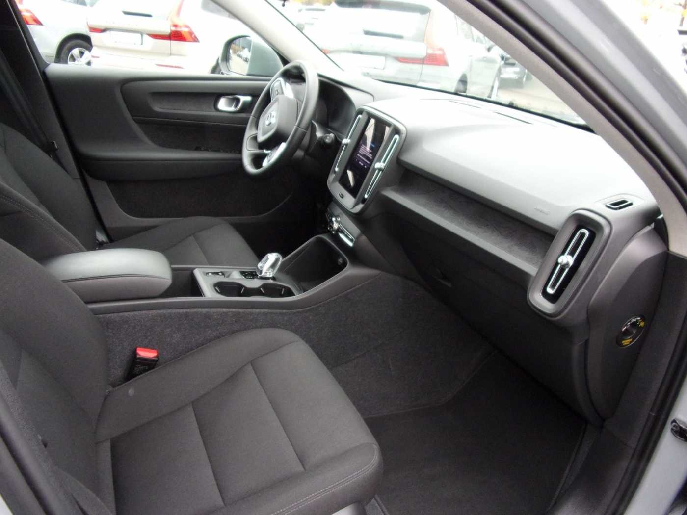 Volvo  T2 Essential 2WD