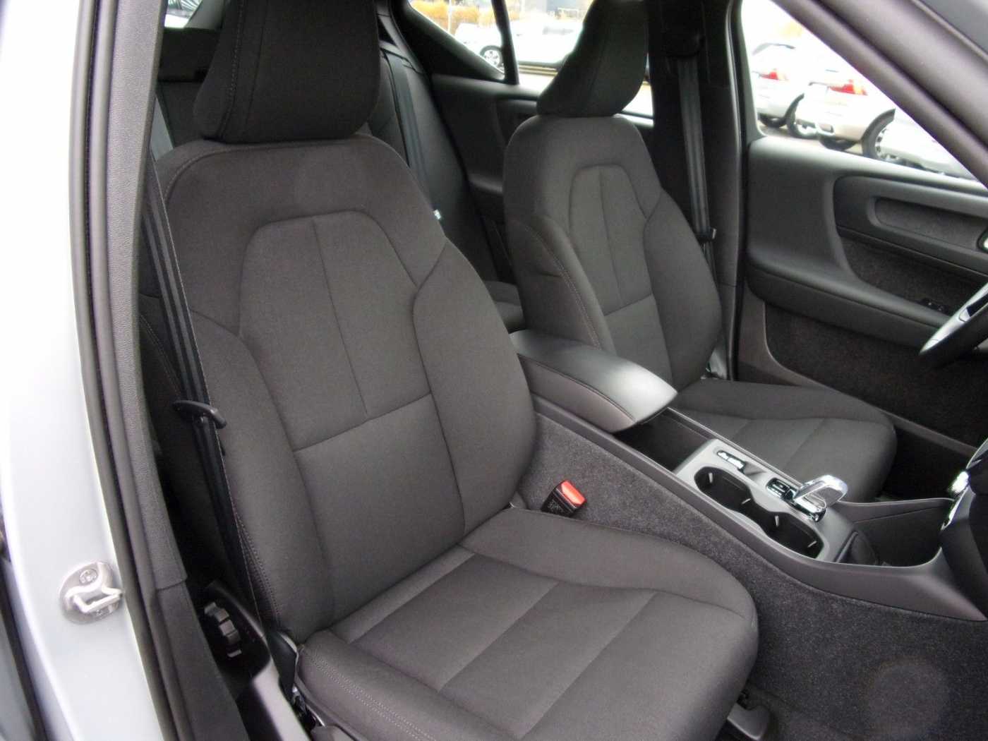 Volvo  T2 Essential 2WD