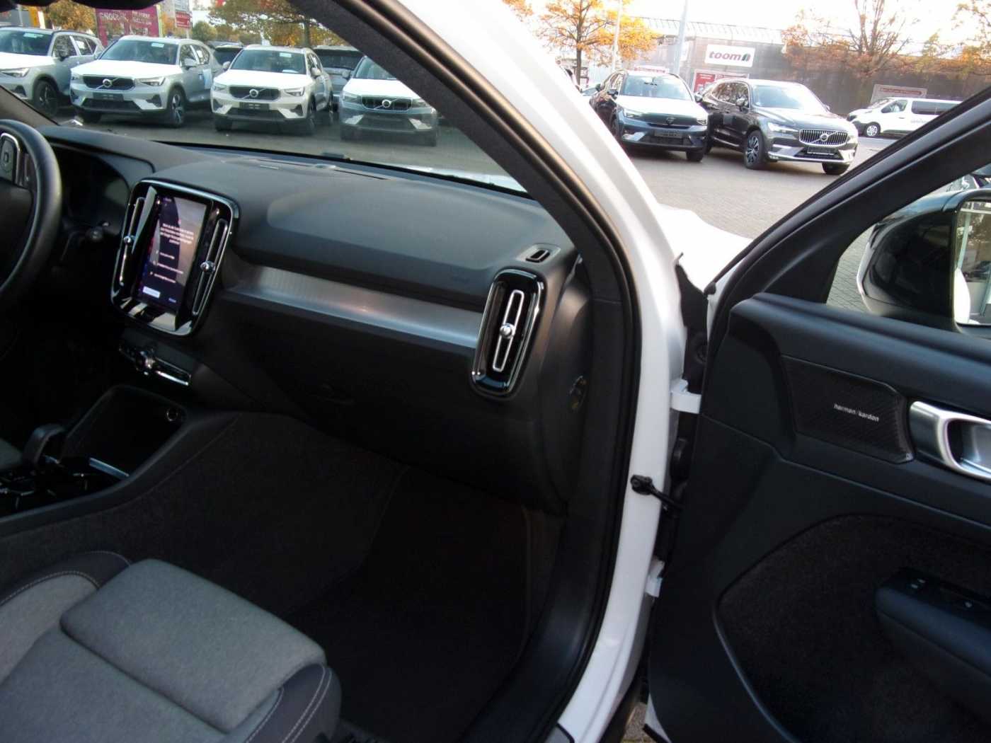 Volvo  B3 Plus Dark 2WD