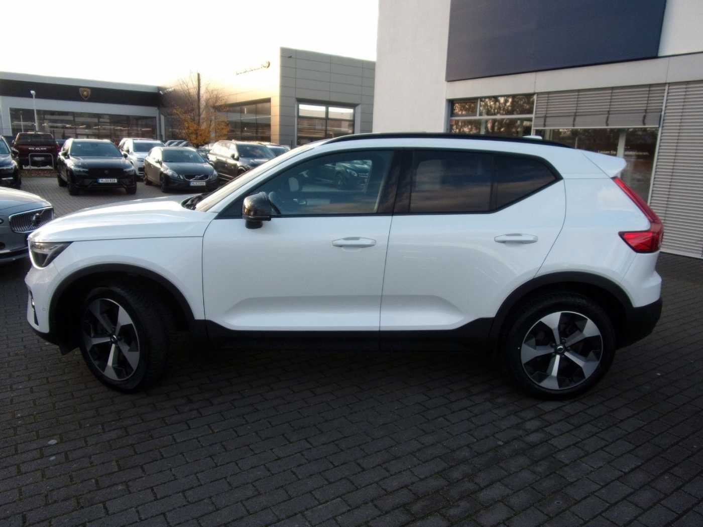 Volvo  B3 Plus Dark 2WD