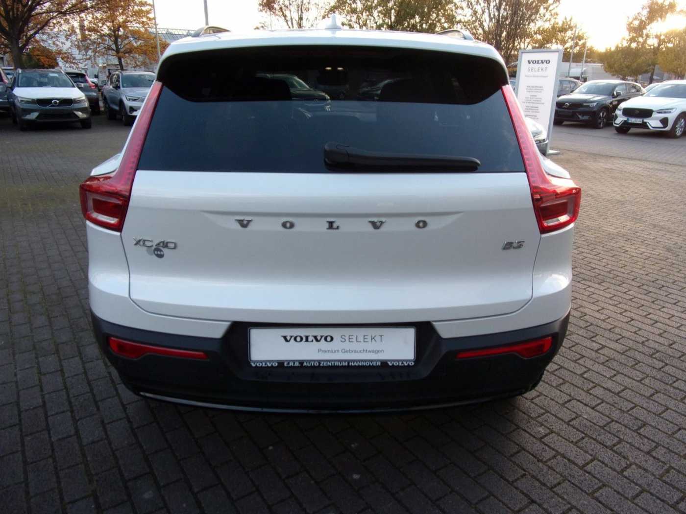 Volvo  B3 Plus Dark 2WD